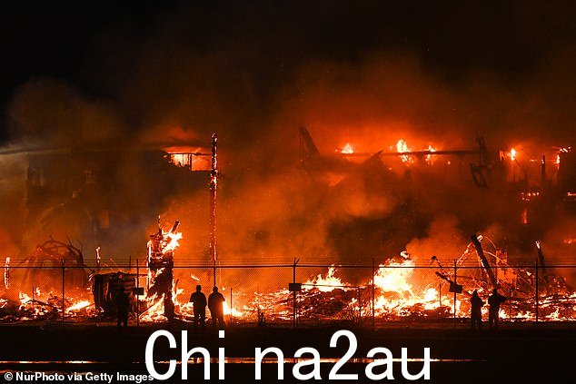 加拿大正面临有记录以来最严重的火灾季节(如图所示,4 月 22 日,艾伯塔省埃德蒙顿历史悠久的 11 号机库发生火灾)