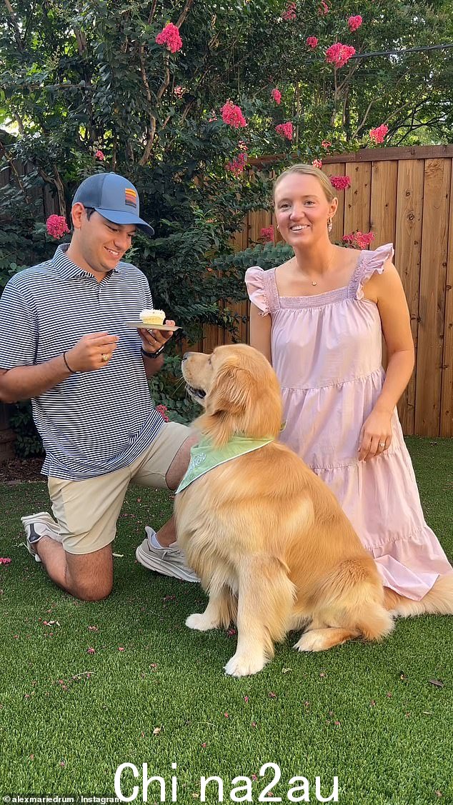 '希望乔治爱他的小妹妹有一半爱那些纸杯蛋糕!'亚历克斯为帖子添加了标题“ class=