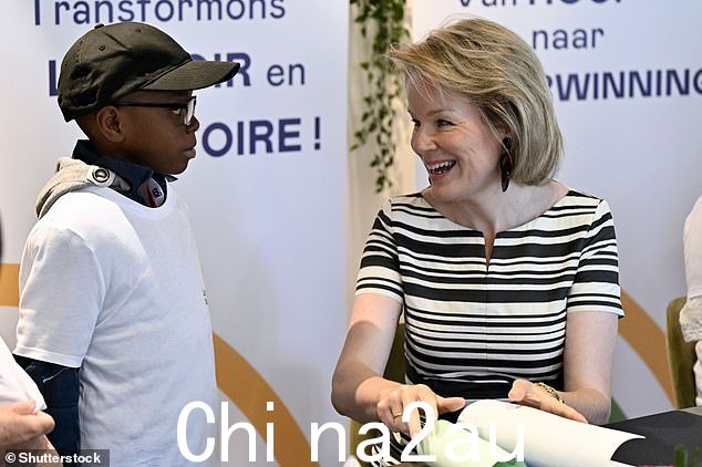 比利时王室会见一位年轻患者;孩子们可以在假期期间骑马、做手工、远足并获得奖品和礼物