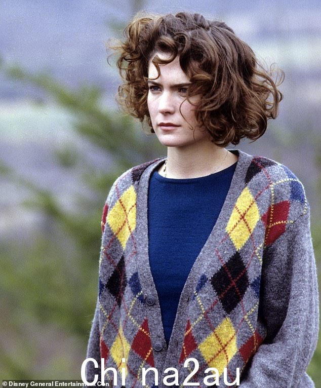 The Wayne's World 校友 - 于 19 年在 Twink Peaks 中饰演 Donna Hayward 90 - 还透露她已经处理了自己的#MeToo经历:“我曾经遇到过不受欢迎的情况。我曾退出会议并因此受到影响。我们都经历过它'