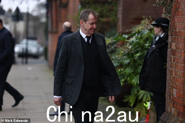 布莱尔前通讯总监阿拉斯泰尔·坎贝尔 (Alastair Campbell) 抵达参加德里克·德雷珀 (Derek Draper) 的葬礼