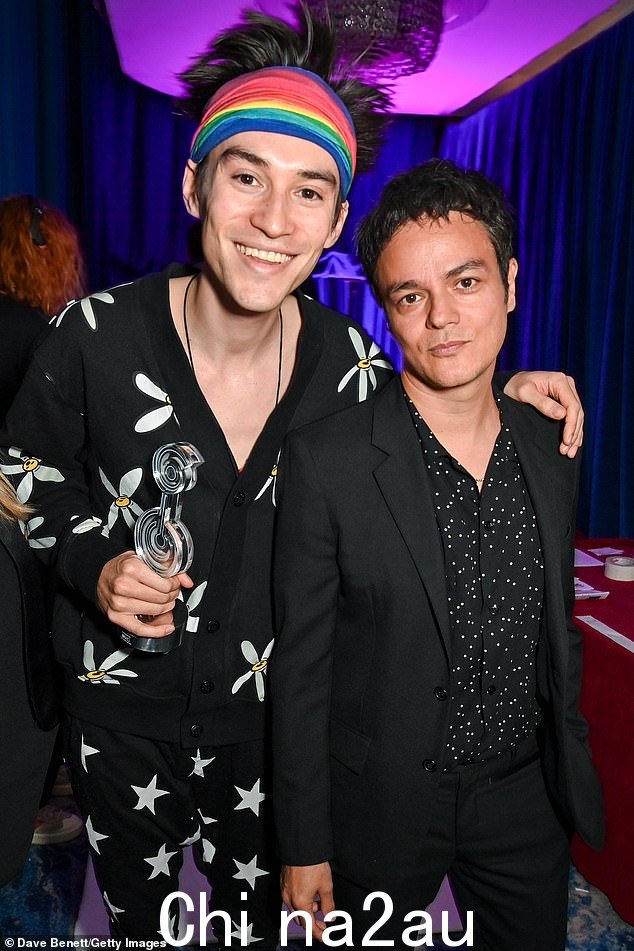 Jacob Collier 荣获 Jamie Cullum 颁发的音乐创新奖