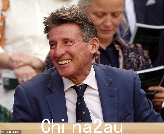 国际田径联合会主席塞巴斯蒂安·科 (Sebastian Coe) 在皇家包厢里笑容满面