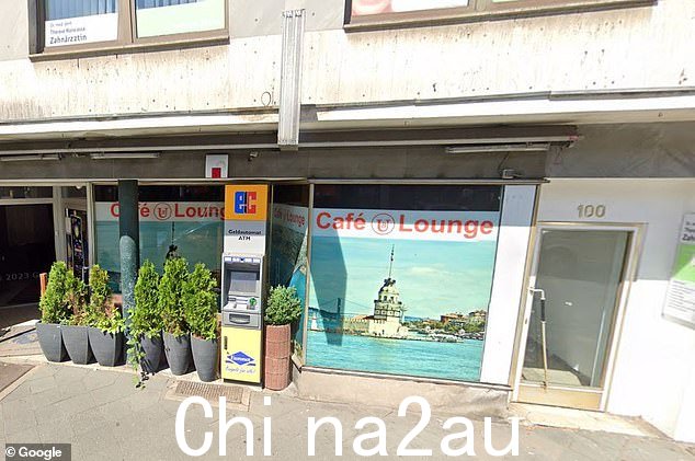 在一份“紧急警告”声明中,杜塞尔多夫警方发言人表示:“本周,杜塞尔多夫市与操纵 ATM 机有关的犯罪行为有所增加”。图为:市内的一台 ATM