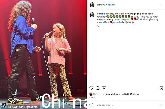 Morissette 会将他们二重唱的照片分享到她的 Instagram 页面