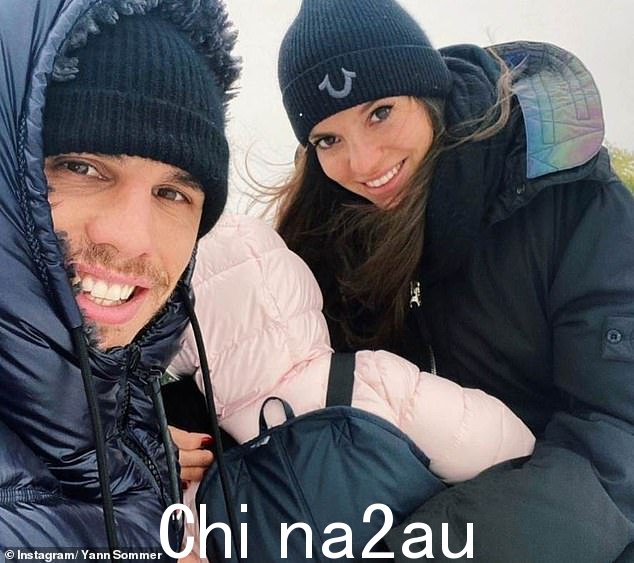 这位两个孩子的母亲一直保持着私密的生活方式,不会在公共 Instagram 帐户上发帖