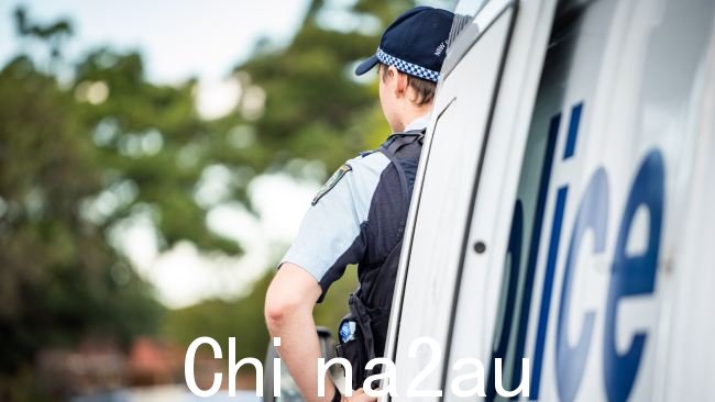新南威尔士州警方逮捕了巴布亚新几内亚石油部长吉米·马拉迪纳(Jimmy Maladina),并指控他在邦迪发生争执后犯有家庭暴力罪。图片:Tom Parrish