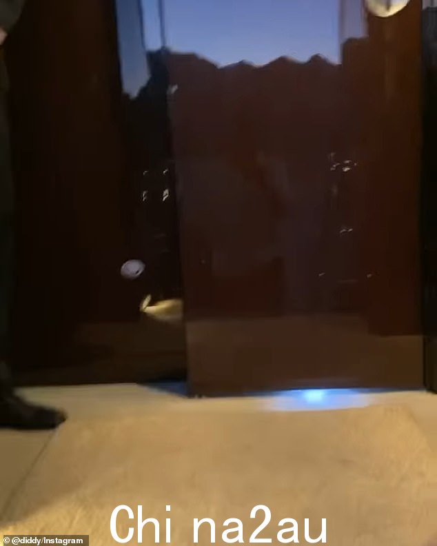 当这位明星踏入豪华飞机时,在卷轴结束前可以听到他说:“没有比家更好的地方了”