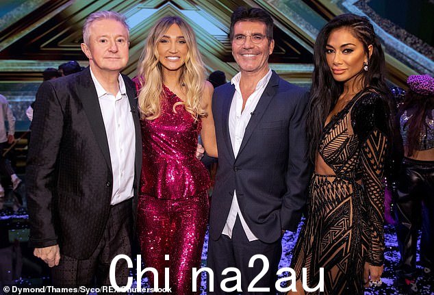Nicole 从 2007 年到 2019 年担任《X Factor》的评委,当时她担任《X Factor》衍生剧《名人》和《乐队》的评委(与路易斯·沃尔什和名人获奖者梅根·麦肯纳合影)