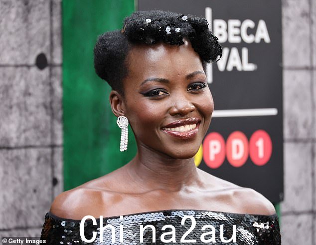 露皮塔·尼永奥 (Lupita Nyong'o),曾出演《寂静之地:第一天》和《黑豹》,通常只在活动中化妆