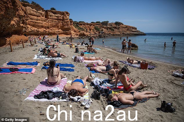 执法人员警告称,由于犯罪分子以毫无戒心和毫无准备的度假者为目标,岛上的犯罪率仍在上升