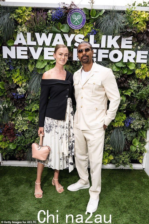 David Haye 也是涌入温布尔登的明星之一,他的模特女友 Sian Osbourne 也加入其中