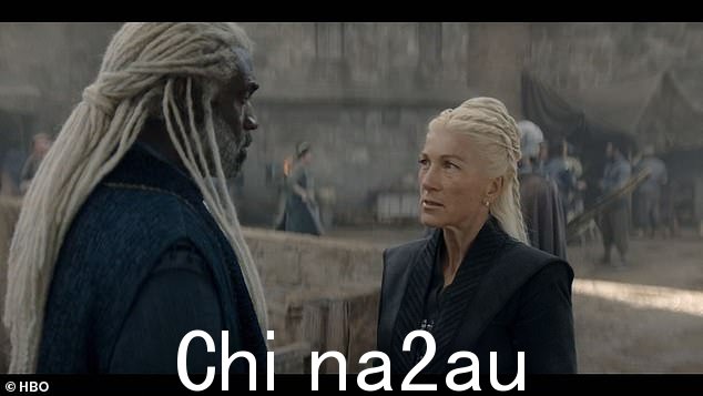 她说,‘我来告诉你,贝拉召唤我去龙石岛,’正如科利斯所说,‘贝拉?议会将请她和杰斯吃晚饭。雷妮拉不在,他们变得焦躁不安。还是...那个女人去哪儿了?'
