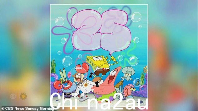CBS 新闻记者兼联合主持人 Lee Cowan,59 岁,访问了位于加利福尼亚州伯班克的 Nickelodeon 工作室,采访了这部于 7 月 17 日正式首播的长剧演员阵容, 1999