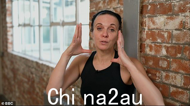 Amanda,在系列赛中途退出比赛,数周后以个人原因退出有关与 Giovanni 不和的谣言(排练期间拍摄)