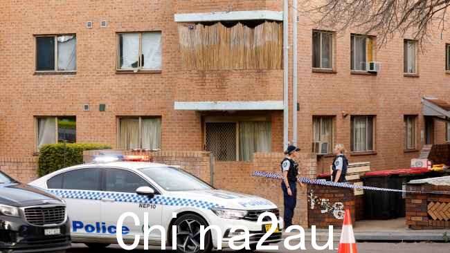 据称,一名 21 岁女子周一在悉尼西部彭里斯 (Penrith) 附近的金斯伍德 (Kingswood) 被男友刺死。此后他被指控。图片:Jonathan Ng