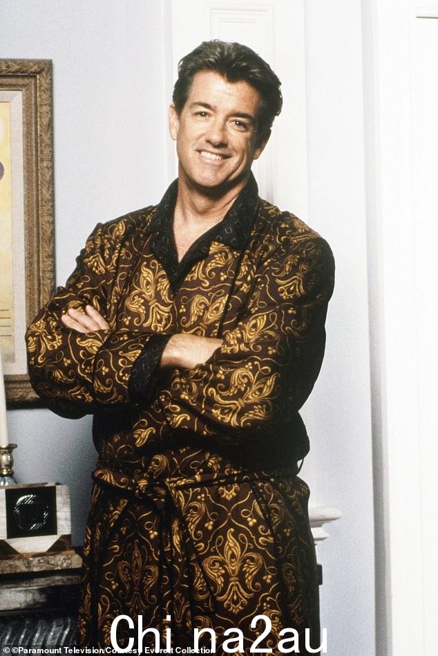 Sheehan 在 1997-1998 年的《独领风骚》第二季和第三季中扮演雪儿的父亲梅尔·霍洛维茨(如图),取代了原演员迈克尔·勒纳
