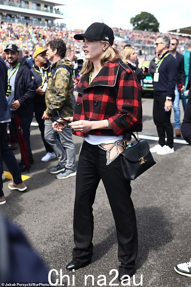 Delevingne 在采访中补充说,她和她的伴侣对音乐的品味截然不同