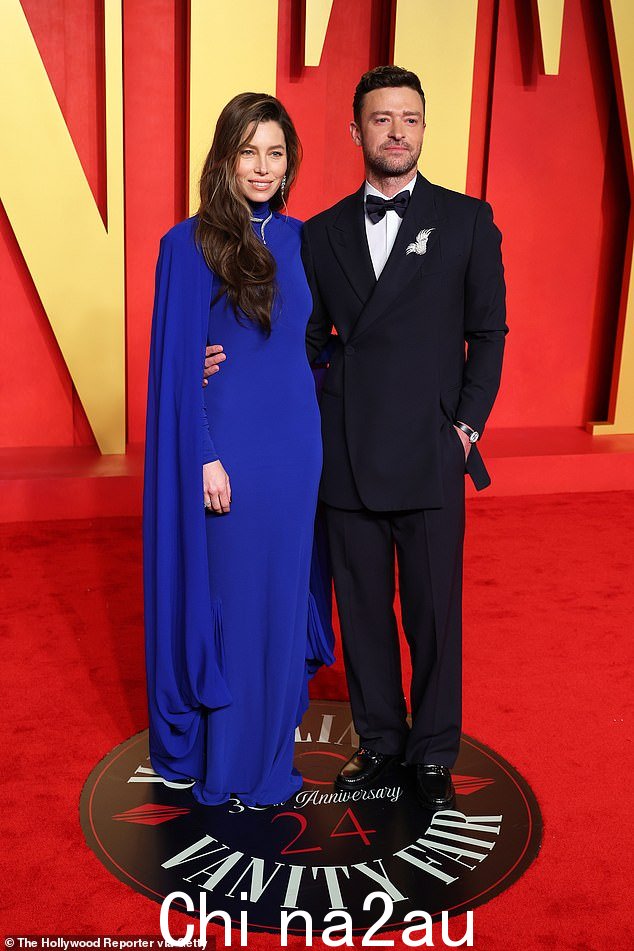 贝尔出游是在她的丈夫贾斯汀·汀布莱克 (Justin Timberlake) 因在汉普顿醉酒驾车被捕几周后发生的;见于 2024 年