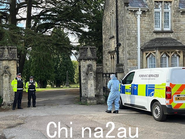 在追捕凯尔·克利福德的过程中,在恩菲尔德的薰衣草山公墓外看到了取证人员