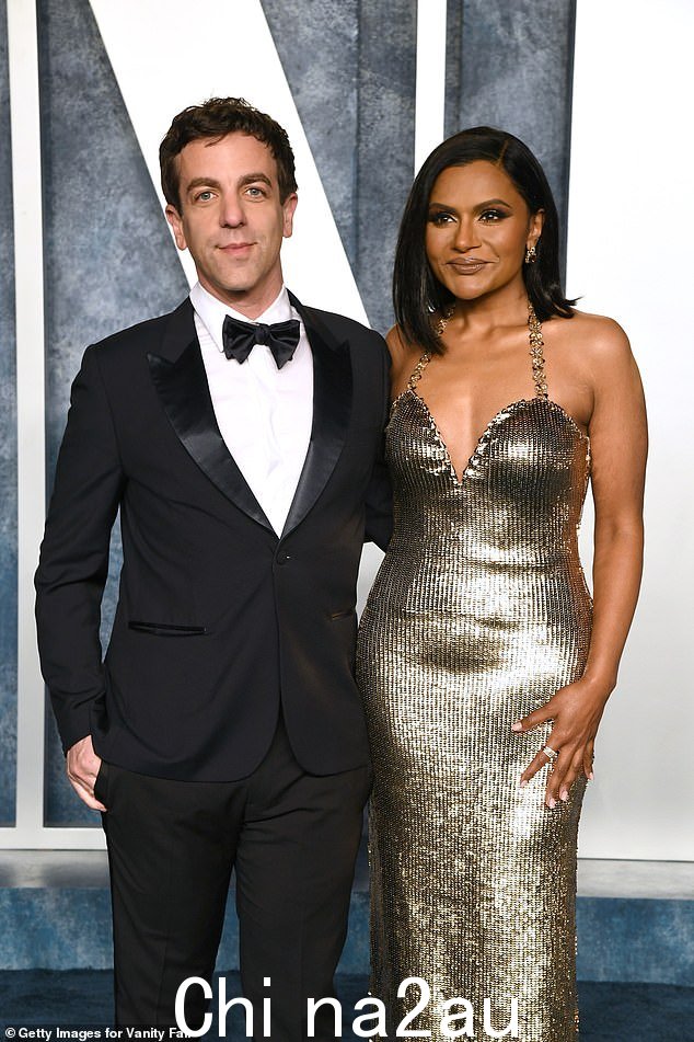 B.J. Novak 正在谈论长期好友 Mindy Kaling 的小女儿 - 几周前她透露自己秘密迎来了第三个孩子;出现在 2023 年