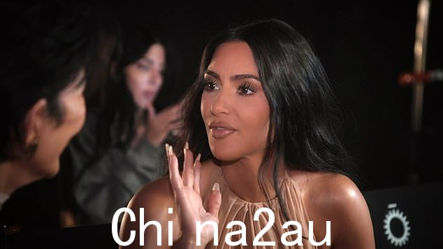 金·卡戴珊 (Kim Kardashian) 展示了她刚刚在新一集《卡戴珊姐妹》中尝试过的令人震惊的新美容疗法