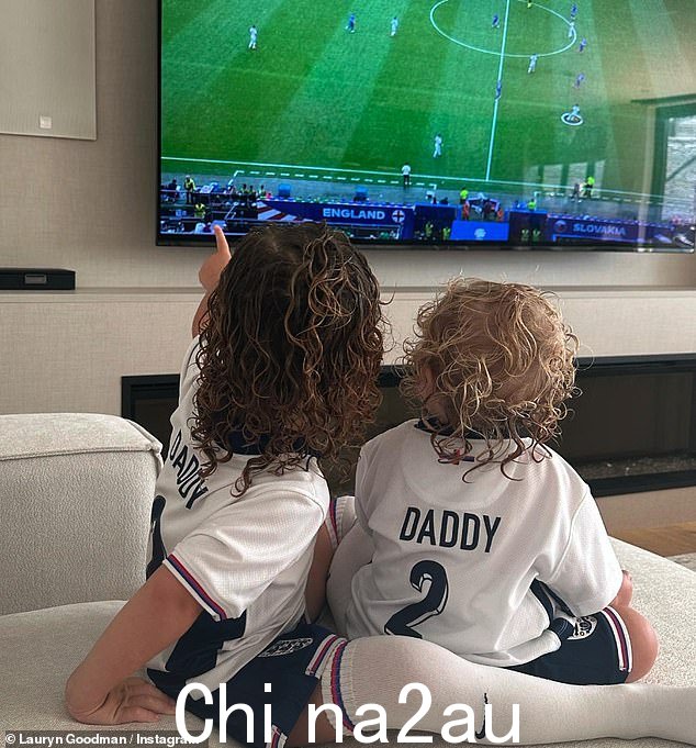 丑闻在比赛期间流传开来 - Lauryn 在 Instagram 上分享了她两个孩子观看父亲比赛的照片