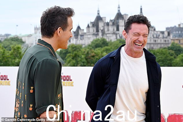 此次合影是在 MCU 负责人表示两位主演之间现有的友谊减轻了制作如此大片的“压力”之后进行的” class=