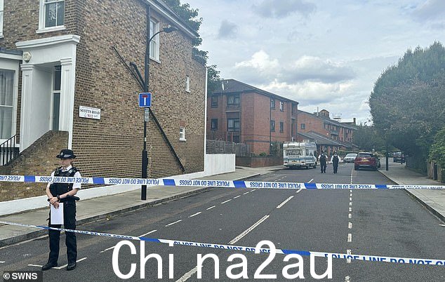 警方在牧羊人丛林中设置了警戒线,追捕一名在克利夫顿吊桥上倾倒两箱人类遗骸的嫌疑人