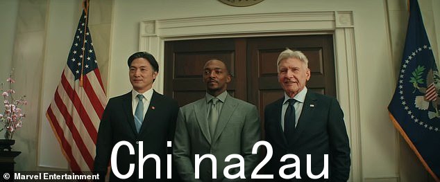 男人们在白宫摆姿势拍照
