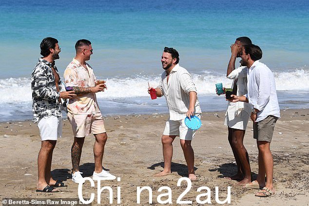 尽管系列 32 于 7 月初才在 ITVBe 上播出,但系列 33 的拍摄工作正在顺利进行