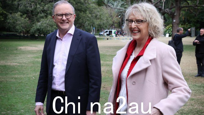 PM Anthony Albanese 批评 Peter Dutton介绍了他的最新政策,同时介绍了工党布里斯班联邦议席候选人麦当娜·贾勒特(Madonna Jarrett)。图片:NewsWire/ Liam Kidston