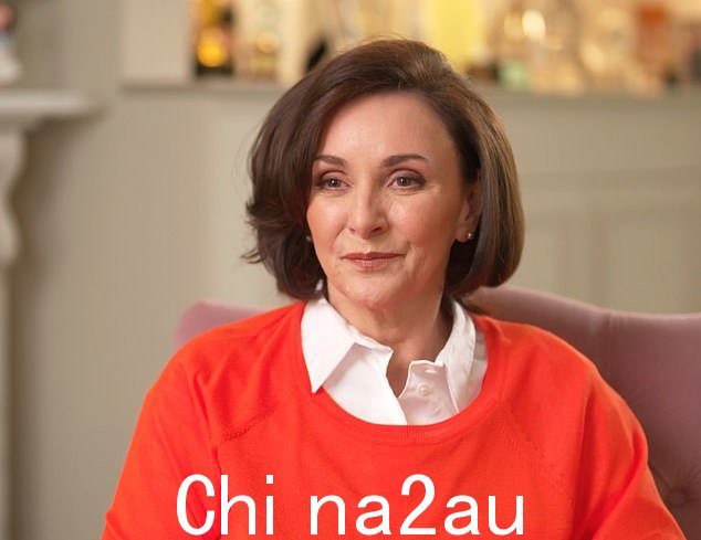 雪莉,63岁,担任节目总评委,她对舞者表示支持,称他是她的“好朋友”,她将永远“在他身边”