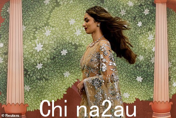 前世界小姐冠军 Manushi Chhillar 摆出姿势2024 年 7 月 13 日,她在印度孟买参加阿南特·安巴尼 (Anant Ambani) 和拉迪卡·麦钱特 (Radhika Merchant) 结婚后在红地毯上的照片。 REUTERS/Francis Mascarenhas