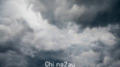 新南威尔士州、维多利亚州和塔斯马尼亚州的部分地区被告知要做好应对破坏性大风和“暴风雪天气”的准备，因为寒冷的天气正在加强对东海岸的控制