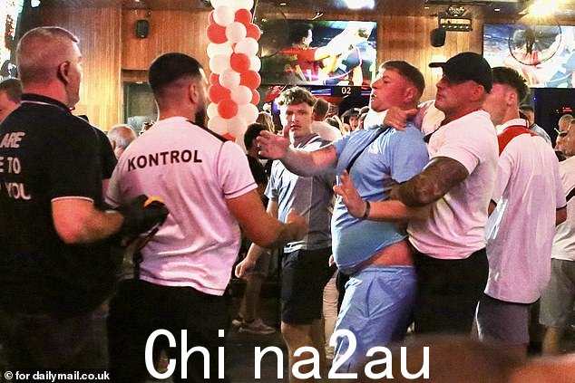 BENIDORM -- 西班牙度假胜地的情绪开始高涨,一名粉丝被朋友拦住了