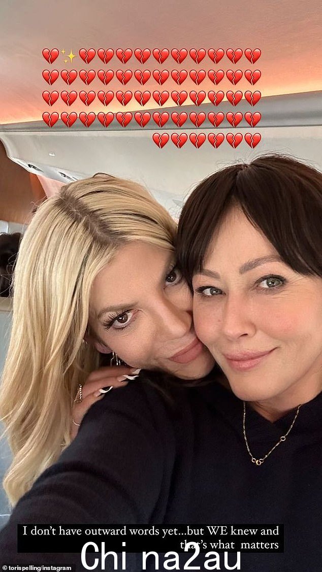Tori Spelling,51 岁,周日在社交媒体上分享了一篇令人心碎的帖子