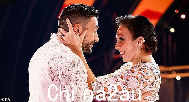 BBC 老板正在领导对职业舞者乔瓦尼·佩尼斯 (Giovanni Pernice) 的调查 - 他因前舞伴阿曼达·阿宾顿 (Amanda Abbington) 的欺凌指控而退出节目