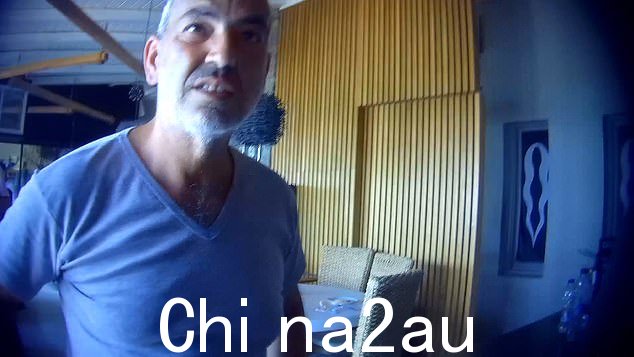 一名工作人员找到我,要求我支付账单