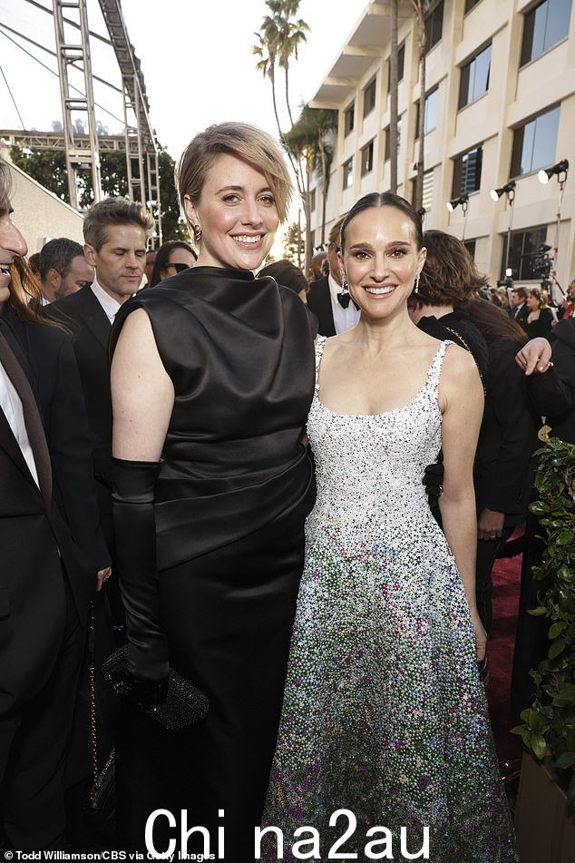 Portman 补充道:“我给 Greta 打了电话,我说,“谢谢你,谢谢你,谢谢你为我和我的孩子开启了这次对话!”(图为 1 月 7 日)