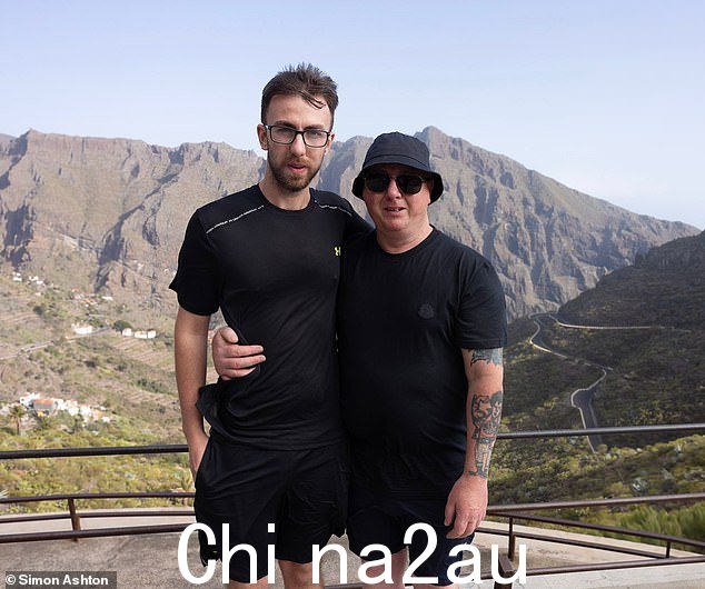 Jay Slater 的父亲 Warren Slater 和兄弟 Zack Slater 出现在 Masca 来查看并帮助搜索