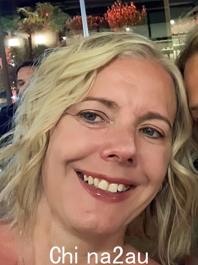 Sian Hammond(如图)被丈夫 Robert 勒死