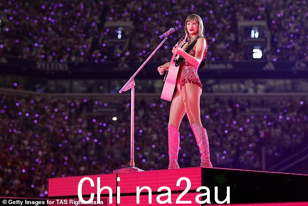 这场音乐会标志着凯尔斯第 13 次 Eras 巡回演出 - 这位流行歌星的幸运数字