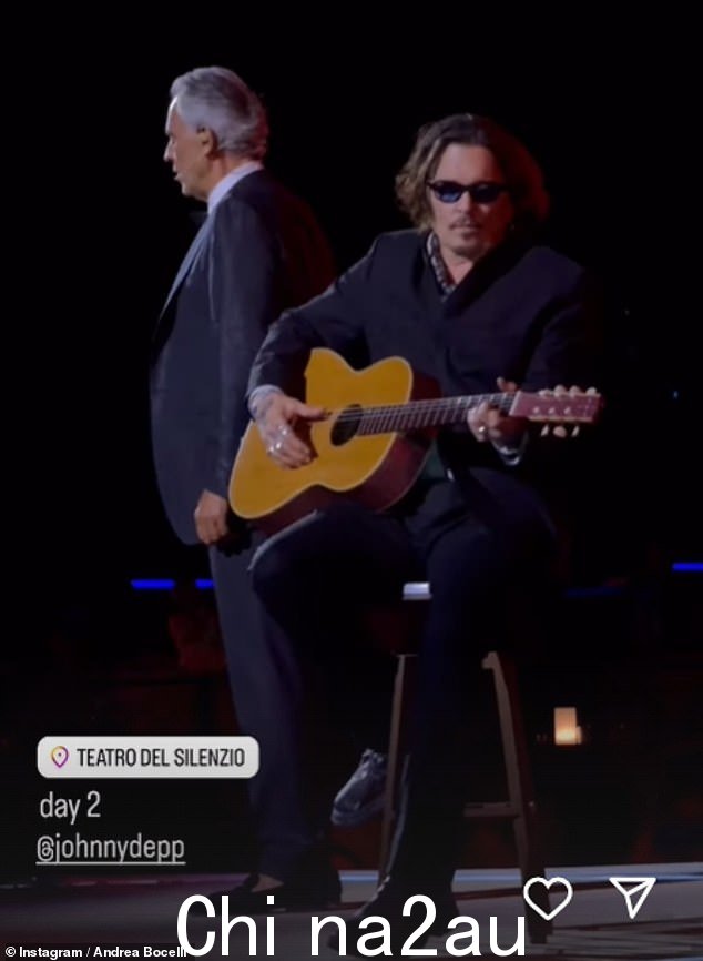 约翰尼·德普 (Johnny Depp) 在《En Aranjuez Con Tu Amor》中为波切利伴奏。据 TMZ 报道,他们于 2020 年与已故吉他手杰夫·贝克 (Jeff Beck) 一起表演了这首歌,而贝克在该表演中的主唱部分被分层到了星期三晚上的歌曲