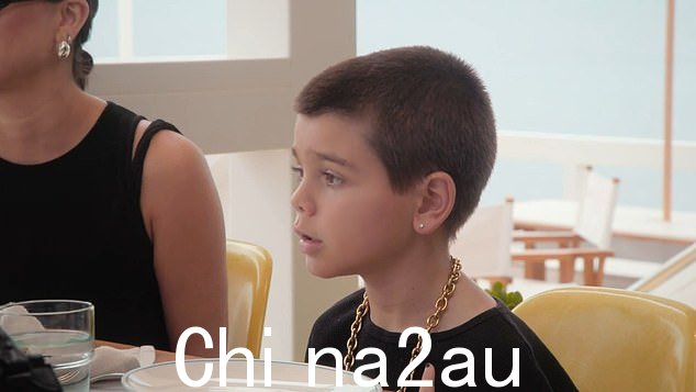 雷恩说,“我最喜欢的部分是冰淇淋,”正如考特尼承认的那样,“冰淇淋很美味,”雷恩补充道,“这对于最喜欢的人来说很糟糕。”我最喜欢的应该是坐过山车,”但考特尼解释说,“我们明天就去坐过山车,”这让 Reign 微笑了。” class=