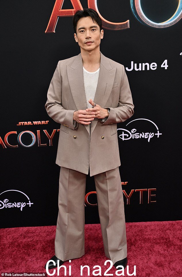 曼尼·哈辛托 (Manny Jacinto) 透露汤姆·克鲁斯 (Tom Cruise) 的所有台词均从 2022 年的《壮志凌云:特立独行》 (Top Gun: Maverick) 中删掉,这似乎给汤姆·克鲁斯带来了阴影; 5 月可见