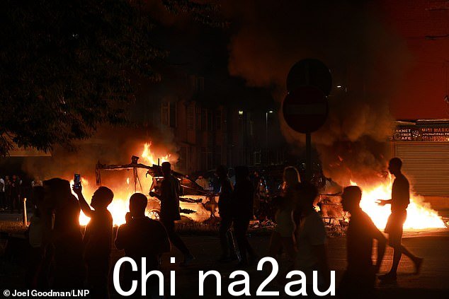 利兹 Harehills 发生骚乱,发生多起火灾