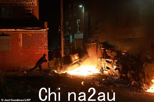 利兹 Harehills 爆发骚乱,暴徒在那里纵火多处