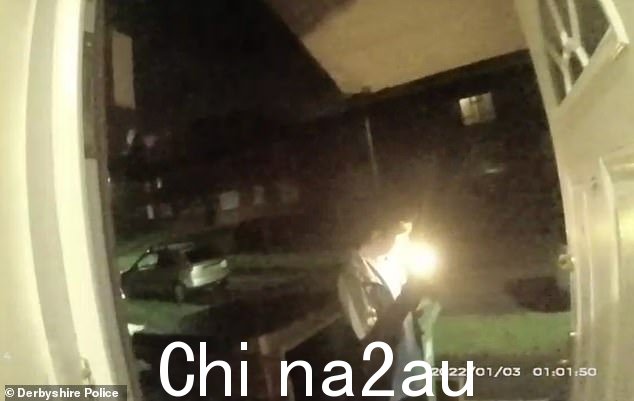 点燃香烟后,那个用力摇晃婴儿伊利亚而死的少年说道:“这已经是糟糕的一年的开始了”