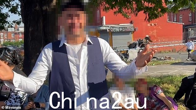 周五早上,父亲在呼吁孩子们回来时崩溃了